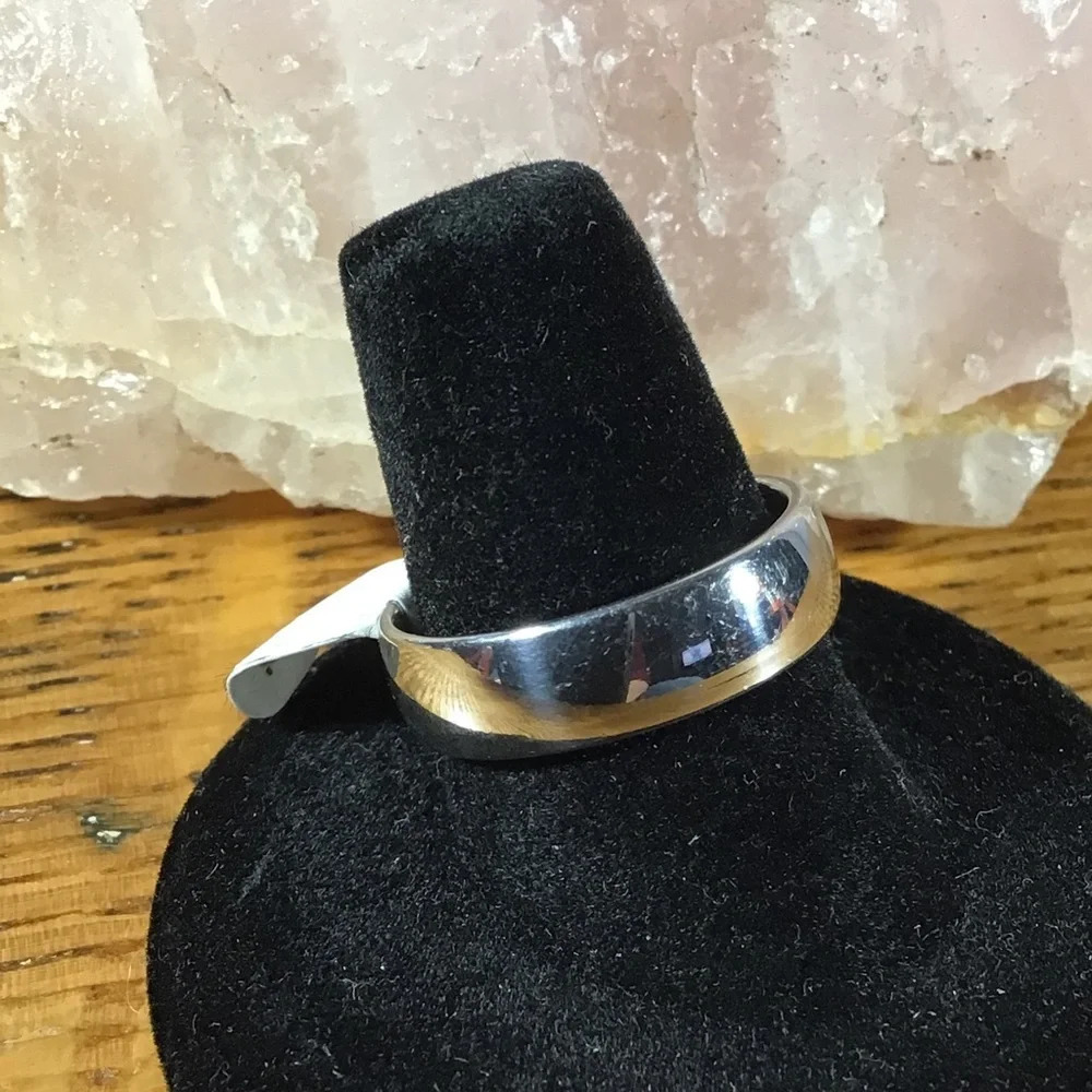 Smooth Stainless Steel Silver Band Ring - Picture 2 of 4